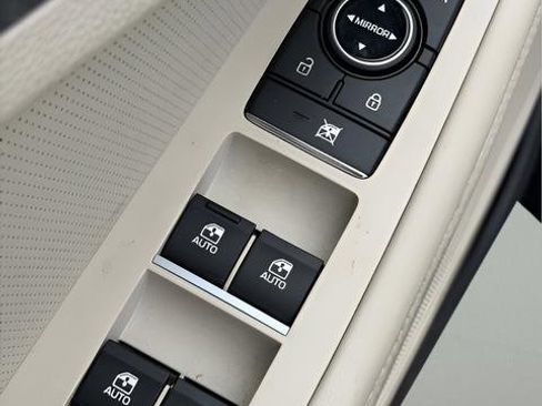 Used 2016 Hyundai Genesis 3.8 w/ Option Group 04 image 9