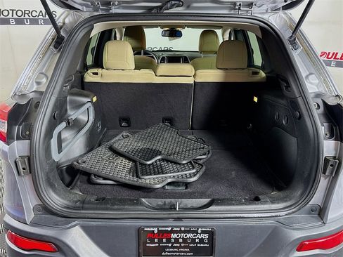 Used 2017 Jeep Cherokee Latitude w/ Safety/Convenience Group image 6