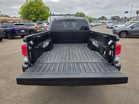 Used 2023 Toyota Tacoma TRD Off-Road w/ Advanced Technology Package AWD/4WD image 13