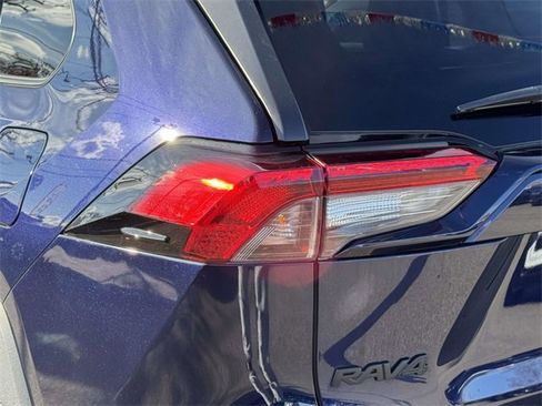 Used 2022 Toyota RAV4 XLE image 9