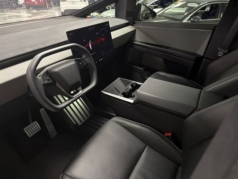 Used 2025 Tesla Cybertruck Cyberbeast AWD/4WD image 31