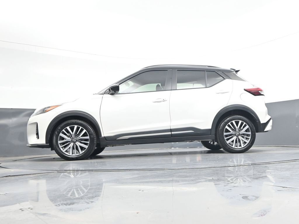 Certified 2024 Nissan Kicks SR FWD image 38