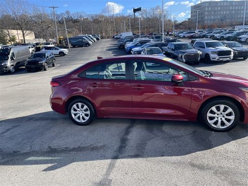 Used 2022 Toyota Corolla LE image 7