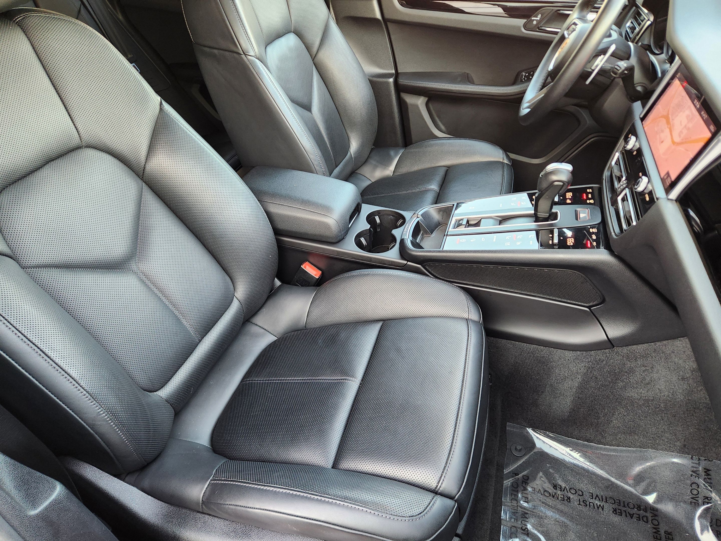 Used 2024 Porsche Macan AWD/4WD image 8