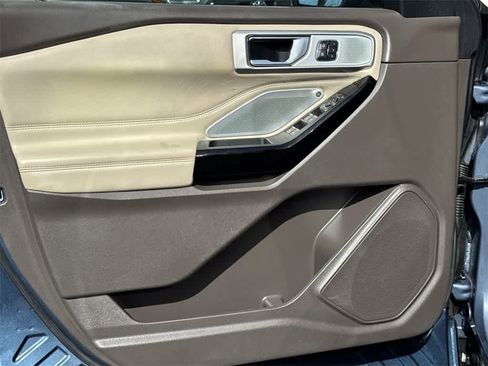 Used 2021 Ford Explorer Platinum w/ Equipment Group 601A image 11