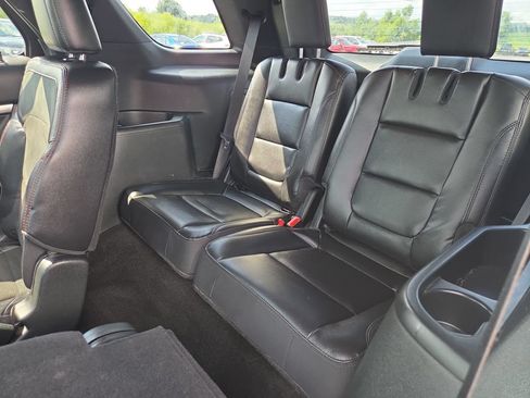 Used 2019 Ford Explorer XLT w/ XLT Sport Appearance Package AWD/4WD image 30
