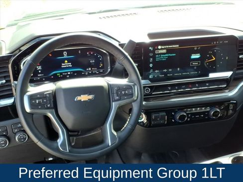 Used 2025 Chevrolet Silverado 2500 LT image 2