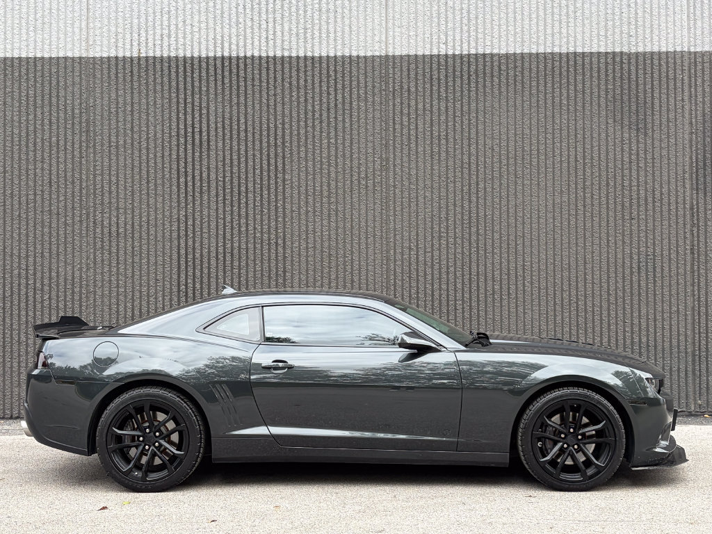 Used 2015 Chevrolet Camaro SS w/ RS Package RWD image 8