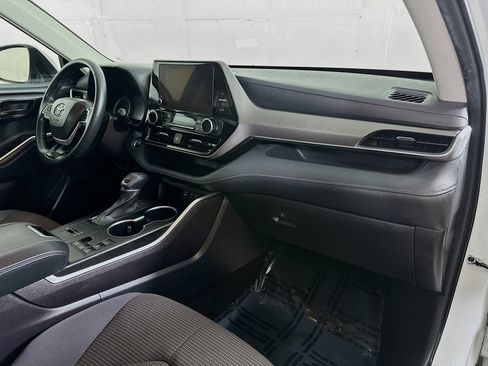 Used 2023 Toyota Highlander LE image 29