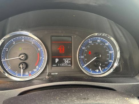 Used 2018 Toyota Corolla LE FWD image 10
