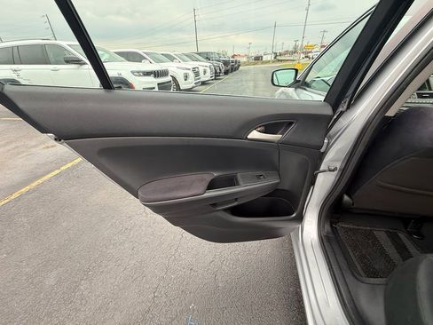 Used 2012 Honda Accord LX image 18