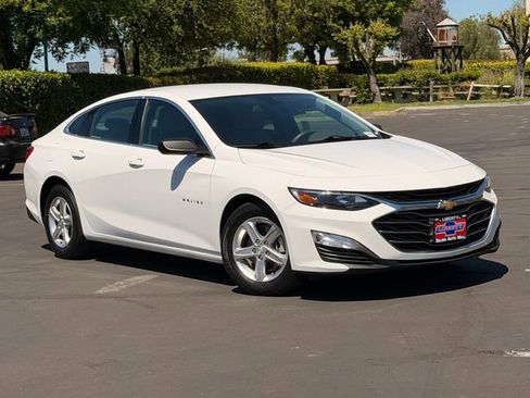 Used 2022 Chevrolet Malibu LS image 2