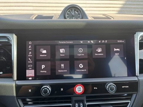 Certified 2026 Porsche Macan AWD/4WD image 18