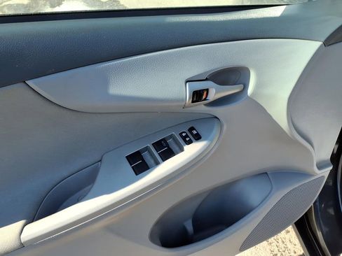 Used 2010 Toyota Corolla LE image 11