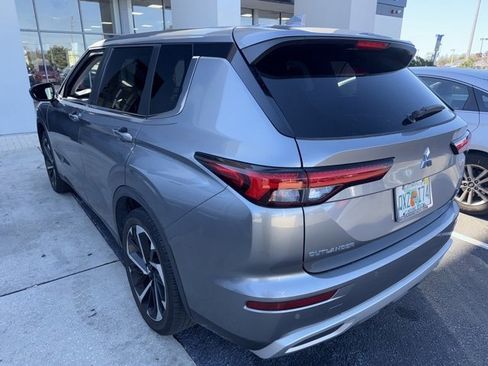 Used 2022 Mitsubishi Outlander SE image 6