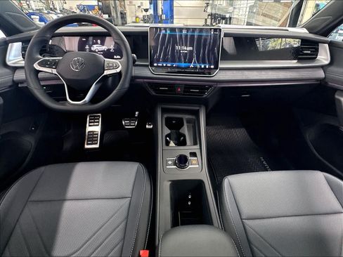 New 2026 Volkswagen Tiguan SE R-Line FWD image 5