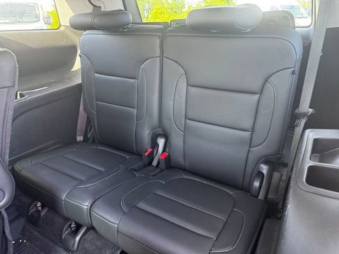 Used 2022 GMC Acadia SLT w/ LPO, Floor Liner Package AWD/4WD image 22