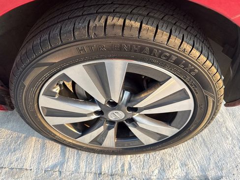 Used 2015 Nissan Leaf SV w/ LED & Quick Charge Package image 9