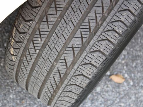 Used 2024 BMW 530i xDrive w/ Executive Package image 38