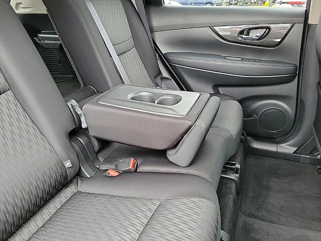 Used 2019 Nissan Rogue SV w/ Sun & Sound Touring Package AWD/4WD image 15
