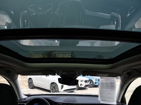 Certified 2025 Volvo XC60 B5 Plus image 26