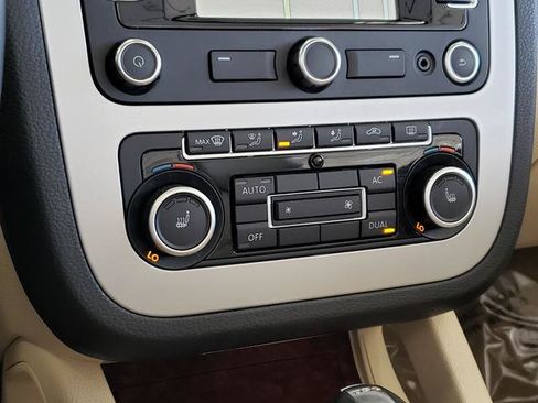 Used 2012 Volkswagen Eos Lux FWD image 22