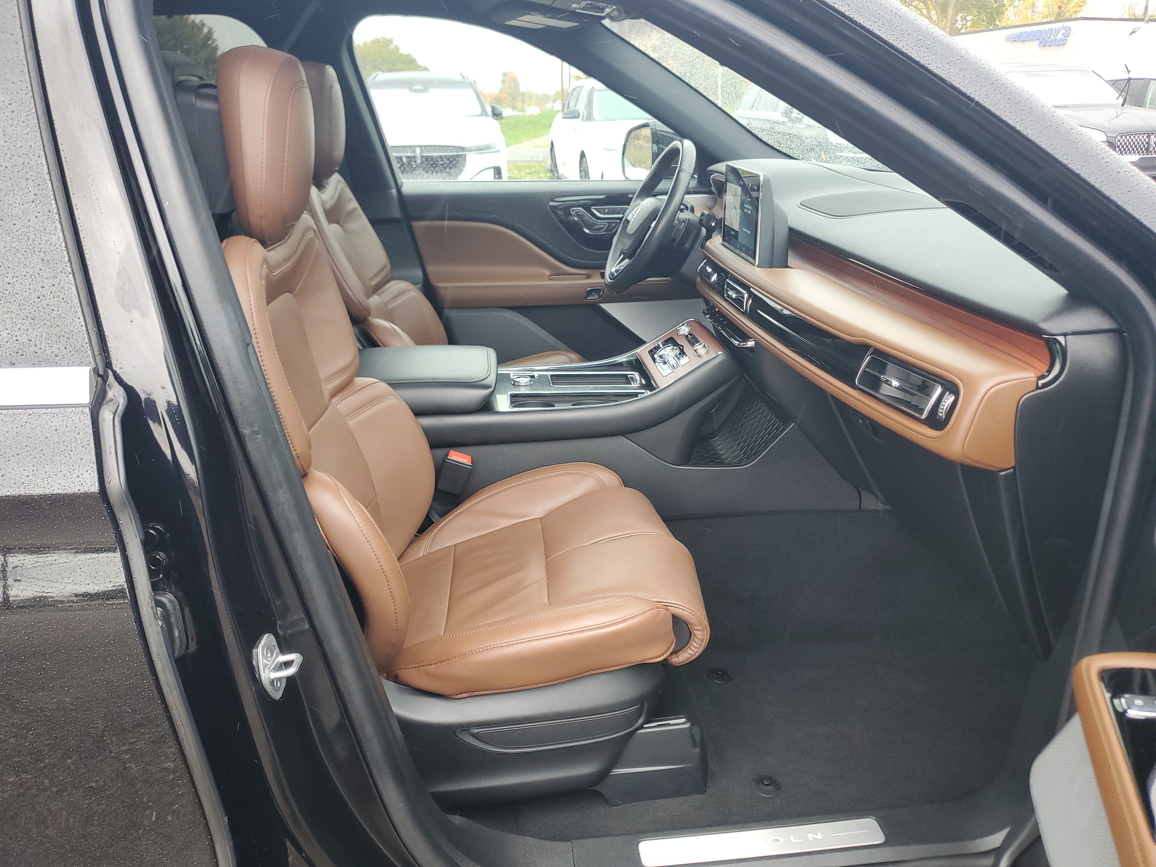 Certified 2023 Lincoln Aviator Reserve w/ Equipment Group 201A AWD/4WD image 9