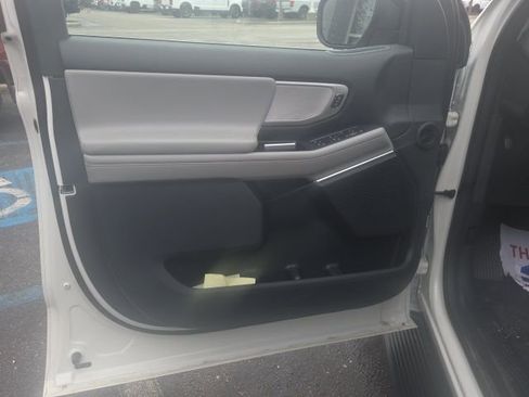 Used 2025 Ford Expedition Active image 25