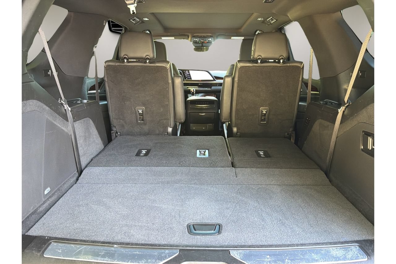 Used 2022 Cadillac Escalade Premium Luxury AWD/4WD image 19