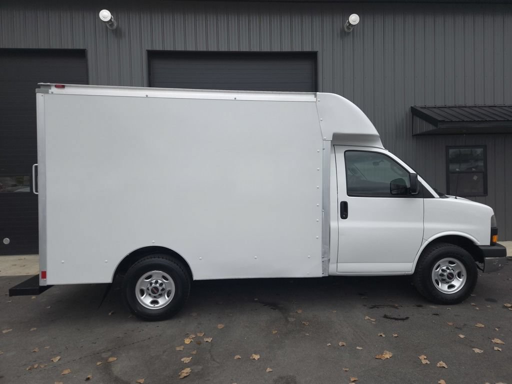 Used 2017 GMC Savana 3500 RWD image 4