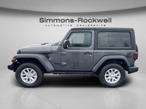 Used 2023 Jeep Wrangler Sport S image 4