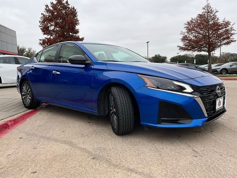 Used 2025 Nissan Altima 2.5 SV image 5