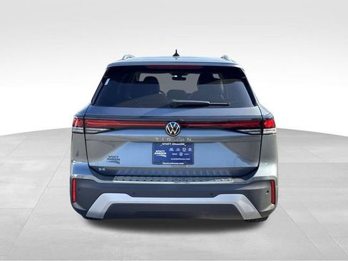 Used 2026 Volkswagen Tiguan SE FWD image 4