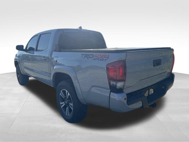 Used 2018 Toyota Tacoma TRD Sport AWD/4WD image 5