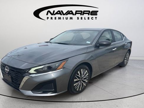 Used 2025 Nissan Altima 2.5 SV FWD image 4