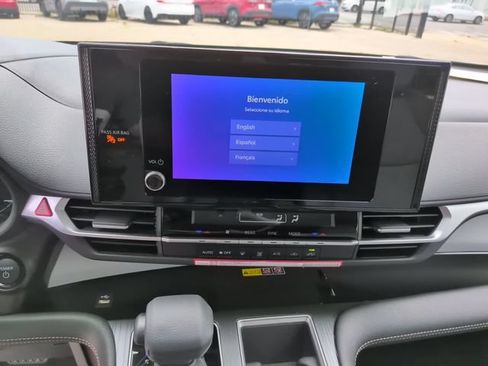 Used 2026 Toyota Sienna LE FWD image 18