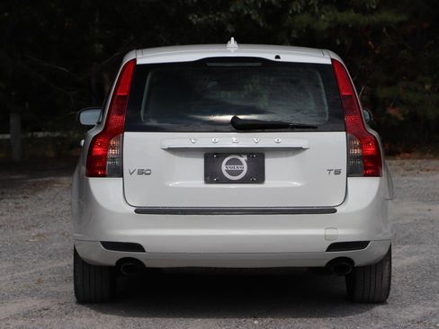 Used 2011 Volvo V50 T5 FWD image 4
