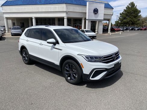 Certified 2023 Volkswagen Tiguan SE FWD image 37