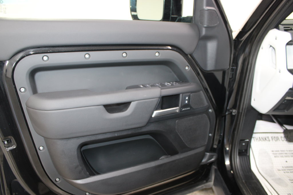 Used 2025 Land Rover Defender 110 S AWD/4WD image 17