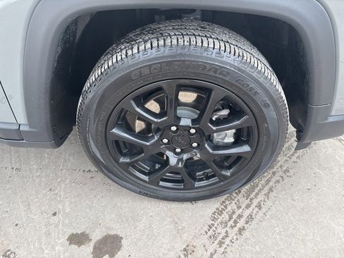 Used 2023 Jeep Compass Altitude w/ Convenience Group image 12