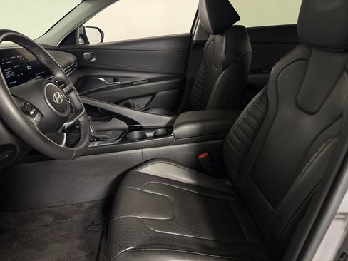 Used 2025 Hyundai Elantra Limited FWD image 23