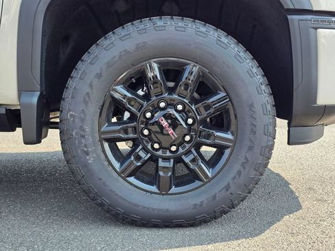 New 2026 GMC Sierra 2500 AT4 w/ AT4 Premium Plus Package AWD/4WD image 9