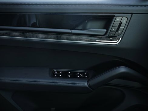 New 2026 Porsche Cayenne S image 19