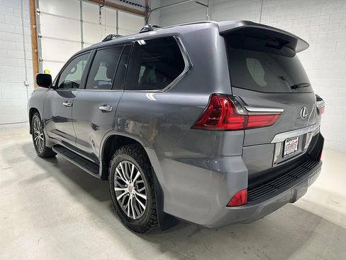 Used 2016 Lexus LX 570 4WD w/ Luxury Package image 24