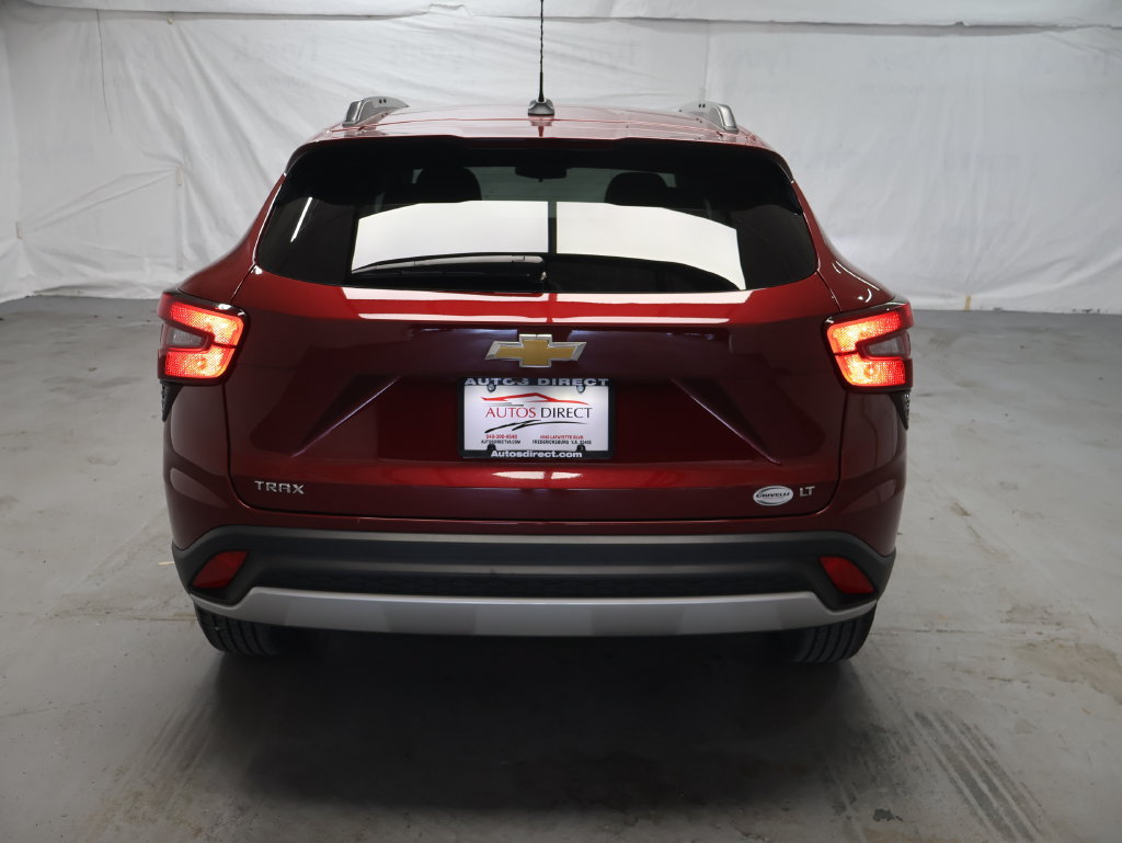 Used 2024 Chevrolet Trax LT w/ LT Convenience Package FWD image 3