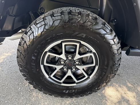 Used 2026 Jeep Wrangler Unlimited Rubicon AWD/4WD image 19
