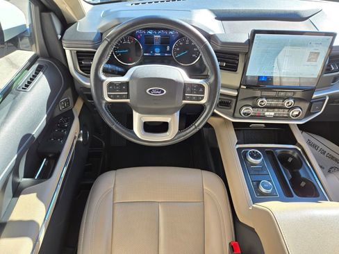 Used 2023 Ford Expedition Max XLT image 9
