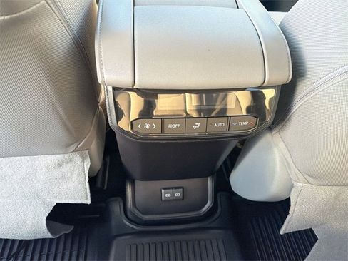 Certified 2023 Toyota Highlander LE image 23