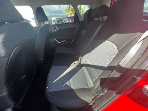 Used 2025 Kia Soul LX w/ LX Technology Package FWD image 19