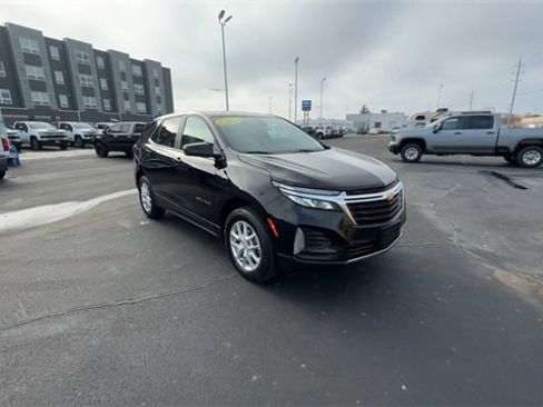 Used 2024 Chevrolet Equinox LT image 2